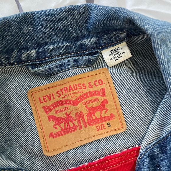 Levi’s Denim Jacket - Picture 2 of 3